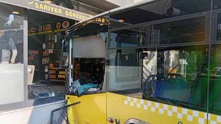 İETT otobüsü börekçiye daldı: 4 yaralı