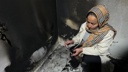 Şarja takılı olan telefon patladı: Çığlık seslerine uyandı | Aile ölümden döndü: Evime giremiyorum, ağır bir koku var