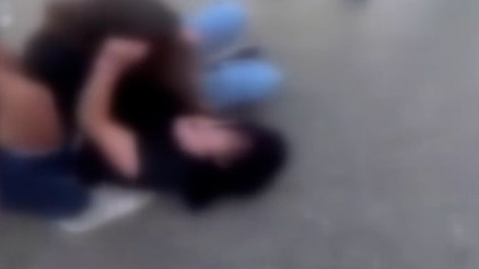 Kız öğrenciyi dövüp saçından sürüklediler O anlar kamerada