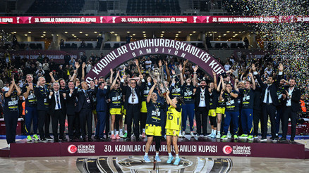 Fenerbahçe, Cumhurbaşkanlığı Kupasını 14. kez müzesine götürdü