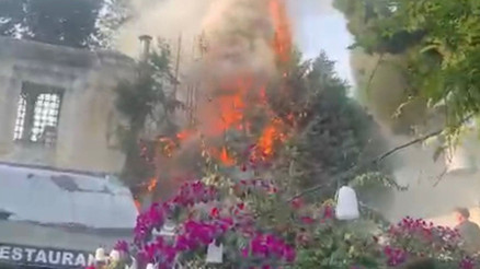 Sultanahmet Camiinin yanındaki restoranda çıkan yangın söndürüldü