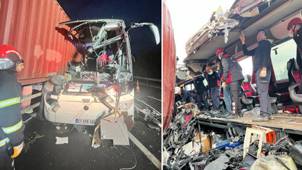 Osmaniyede feci kaza Yolcu otobüsü, TIRa çarptı: 7 can kaybı, 11 yaralı