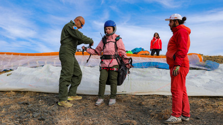 Hakkarili pilot, öğrencilerini gökyüzüyle buluşturuyor