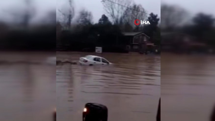 Sarıyer Kilyos yolu yağış nedeniyle göle döndü