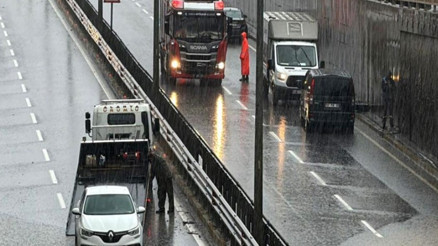 Alanyada sağanak sonrası alt geçitte mahsur kalan 8 kişi kurtarıldı