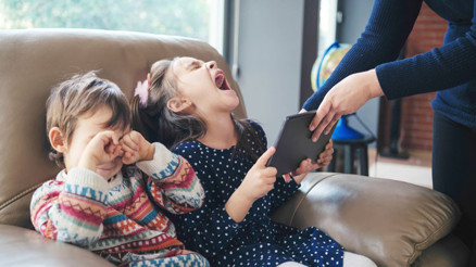 Anne ve babalara uzman uyarısı 12 yaş altına telefon verme