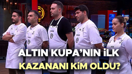 MASTERCHEF ALTIN KUPA İLK KAZANANI KİM OLDU (7 Aralık 2025 Pazar-İlk Bölüm) | Dün akşam MasterChef mavi takım kaptanı kim oldu, kaptanlar düellosunu kim kazandı Son bölümde yeni takımlar kuruldu İşte MasterChef All Star Altın Kupa kırmızı-mavi takım yarışmacıları MASTERCHEF ALTIN KUPA İLK KAZANANI KİM OLDU (7 Aralık 2025 Pazar-İlk Bölüm) | Dün akşam MasterChef mavi takım kaptanı kim oldu, kaptanlar düellosunu kim kazandı Son bölümde yeni takımlar kuruldu İşte MasterChef All Star Altın Kupa kırmızı-mavi takım yarışmacıları