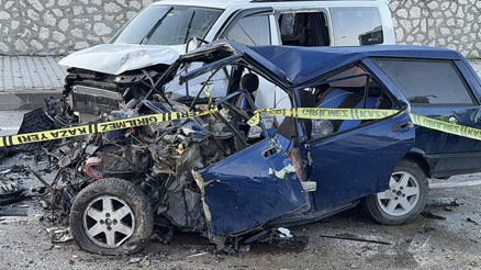 3 aracın karıştığı feci kazada 2 kişi hayatını kaybetti