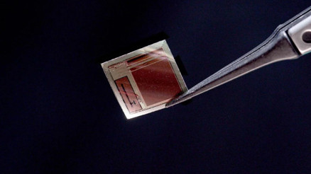 Kağıt inceliğinde beyin çipi geliştirildi