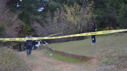 Kısa süre önce boşanan çift, başlarından vurulu halde ölü bulundu Kısa süre önce boşanan çift, başlarından vurulu halde ölü bulundu