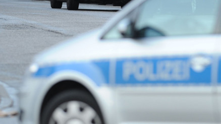 Polis aracı ağaca çarptı: 1 polis hayatını kaybetti