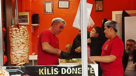 1 liraya satılan dönerleri hatırlattı Esnafın rekabeti kızıştı: Tavuk dönerin fiyatı şaşkına çeviriyor | 2021den beri aynı fiyata satıyorum