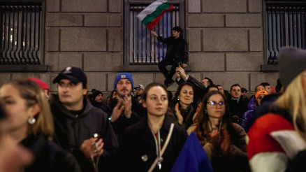 Komşuda halk sokağa indi: 25ten fazla şehirde protesto
