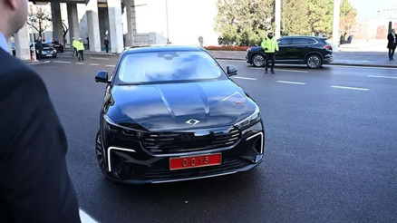 Bakan Kacır, yeni Togg T10F ile Meclise geldi