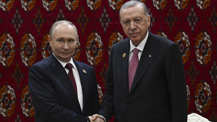 Türkmenistanda kritik temaslar: Cumhurbaşkanı Erdoğan, Putin ile bir araya geldi