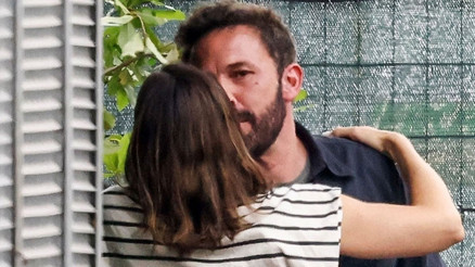 Birini aldattı, diğeriyle geçinemeyip boşandı.. Şimdi paylaşılamayan adam oldu... İki eski karısı arasında kaldı