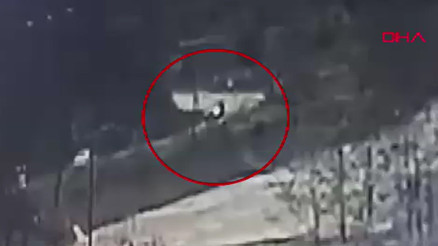 Mezar yeri bakmak için yola çıkan dayı ile yeğenin öldüğü kaza kameraya böyle yansıdı