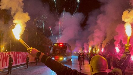 Galatasaraya Antalyada coşkulu karşılama