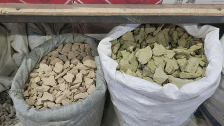 Kırgızistanda şaşırtan gelenek: Şifa diye tüketilen toprak