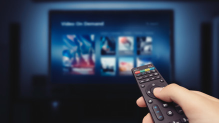 TV yayın akışı 4 Ocak 2026 Pazar || Bu akşam televizyonda hangi filmler ve diziler var İşte Kanal D, Show TV, ATV, Star TV, TRT1, Now Tv ve TV8 yayın akışı listesi