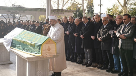 TCMB Başkanı Fatih Karahanın annesi Uşakta ebediyete uğurlandı