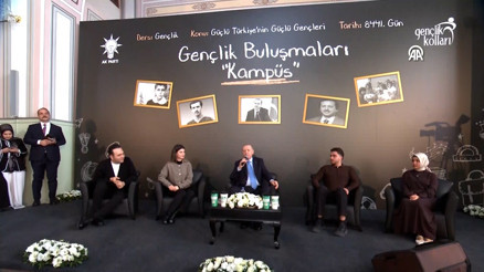 Cumhurbaşkanı Erdoğan, gençlerle bir araya geldi