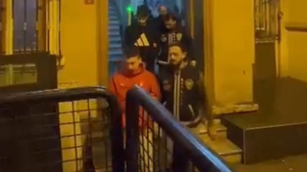 Beyoğlu’nda kapkaç: Sinyal tespit edilmesin diye telefonu alüminyum folyoya sardılar Beyoğlu’nda kapkaç: Sinyal tespit edilmesin diye telefonu alüminyum folyoya sardılar