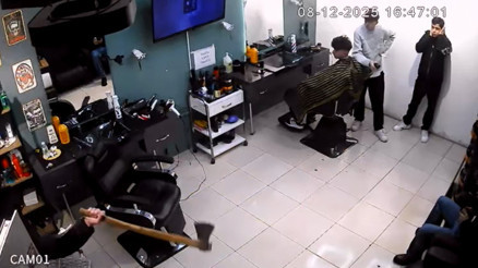 Kağıthane’de baltalı saldırgan kuaförün klimasını parçaladı Bizi kesmeye mi gelmiş bilmiyorum