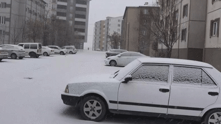 Bitlisin merkez ve Güroymak ilçesinde eğitime kar engeli