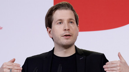 Siyasete kapıyı kapatmamış