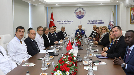 Özvar’dan baskı gören bilim insanlarına Türkiye daveti