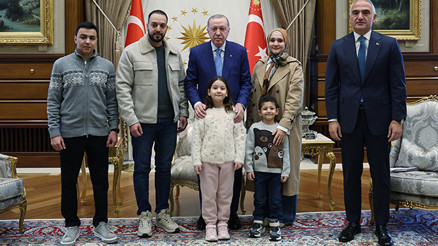 Cumhurbaşkanı Erdoğan, Gazzede hayatını kaybeden Rajabın aile fertlerini kabul etti