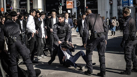 Harediler, İsrail polisiyle karşı karşıya geldi: 10 kişi yaralandı