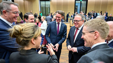 Eyaletler Meclisinden askerlik ve sosyal alandaki yasalara onay