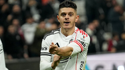 Rashica: Forvet oynamaya alışkınım