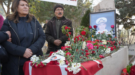 Yarbay Ali Tatar ölüm yıl dönümünde kabri başında anıldı