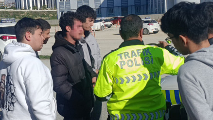 Kız çocuğuna çarpıp kaçmaya çalıştı, 100 metre ileride polis yakaladı