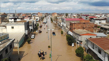 İranda sel felaketi: 5 kişi yaşamını yitirdi