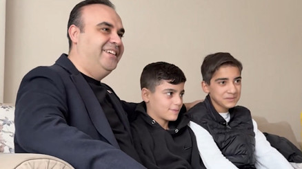 Buldukları milyonluk altını sahibine teslim eden “altın kalpli” çocuklar ilk kez konuştu... Çocuklar yaşadıklarını Bakan Kacır’a anlattı