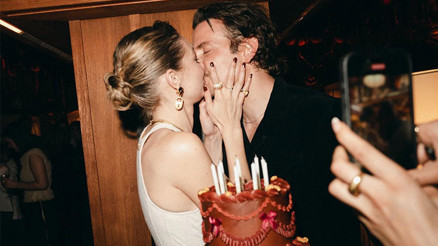 İki yıllık aşkta mutlu son… Araya aileleri soktular: Ünlü çift 2026’da evlenecek