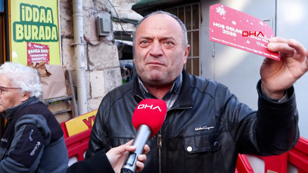 Yılbaşına sayılı günler kaldı; Nimet Abla gişesi önünde yoğunluk arttı Yılbaşına sayılı günler kaldı; Nimet Abla gişesi önünde yoğunluk arttı