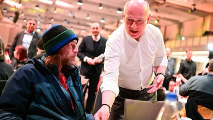 Almanyada evsizlere Noel yemeği