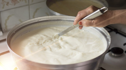 Uzmanlar bir kez daha ezber bozdu Meğer bize yıllarca yanlış anlatmışlar: Süt hakkında bildiğiniz her şeyi unutun Uzmanlar bir kez daha ezber bozdu Meğer bize yıllarca yanlış anlatmışlar: Süt hakkında bildiğiniz her şeyi unutun