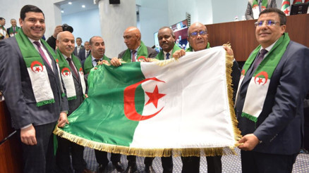 Cezayir’de Fransız sömürgeciliği suç ilan edildi