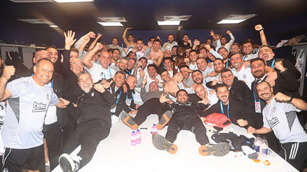 Fenerbahçe galibiyeti sonrası Beşiktaşlı futbolculardan Sergen Yalçına övgü