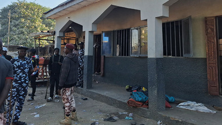 Nijeryada camiye bombalı saldırı: 5 kişi hayatını kaybetti