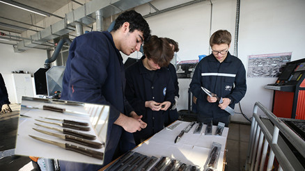 Öğrenciler ‘markalı’ bıçak üretiyor