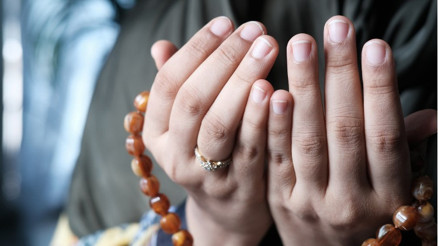 REGAİP KANDİLİ GECESİ TESBİHLERİ VE ZİKİRLERİ, SAYILARI (DİYANET BİLGİSİ) | 2025 Regaip kandili çekilecek tesbihler ve zikirler nelerdir Regaip Kandilinde hangi tesbihler ve zikirler çekilir