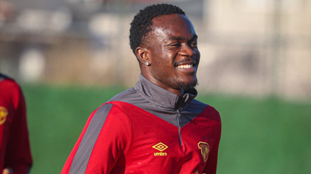 Göztepe, Galatasaray listesindeki Dennisin fiyatını belirledi