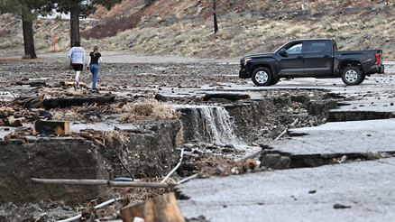 ABDde sel felaketi: Ana yollar kapandı 3 kişi hayatını kaybetti